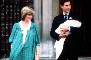 The-Prince-and-Princess-of-Wales-on-the-steps-of-the-Lindo-Wing-of-St-Marys-Hospital-1963436